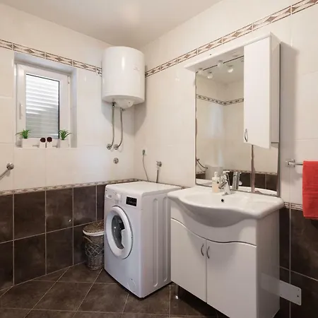 Apartmán Josip Malin *
